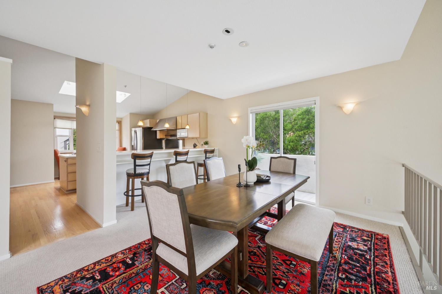 Detail Gallery Image 18 of 62 For 121 Red Hill Cir, Belvedere Tiburon,  CA 94920 - 3 Beds | 2/1 Baths