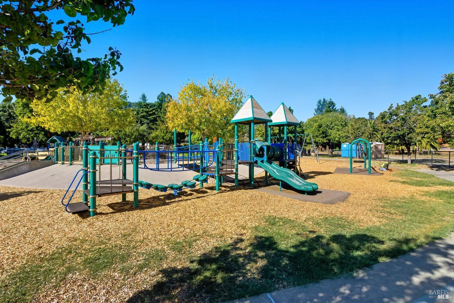 Detail Gallery Image 38 of 38 For 103 Pixley Ave, Corte Madera,  CA 94925 - 2 Beds | 2 Baths