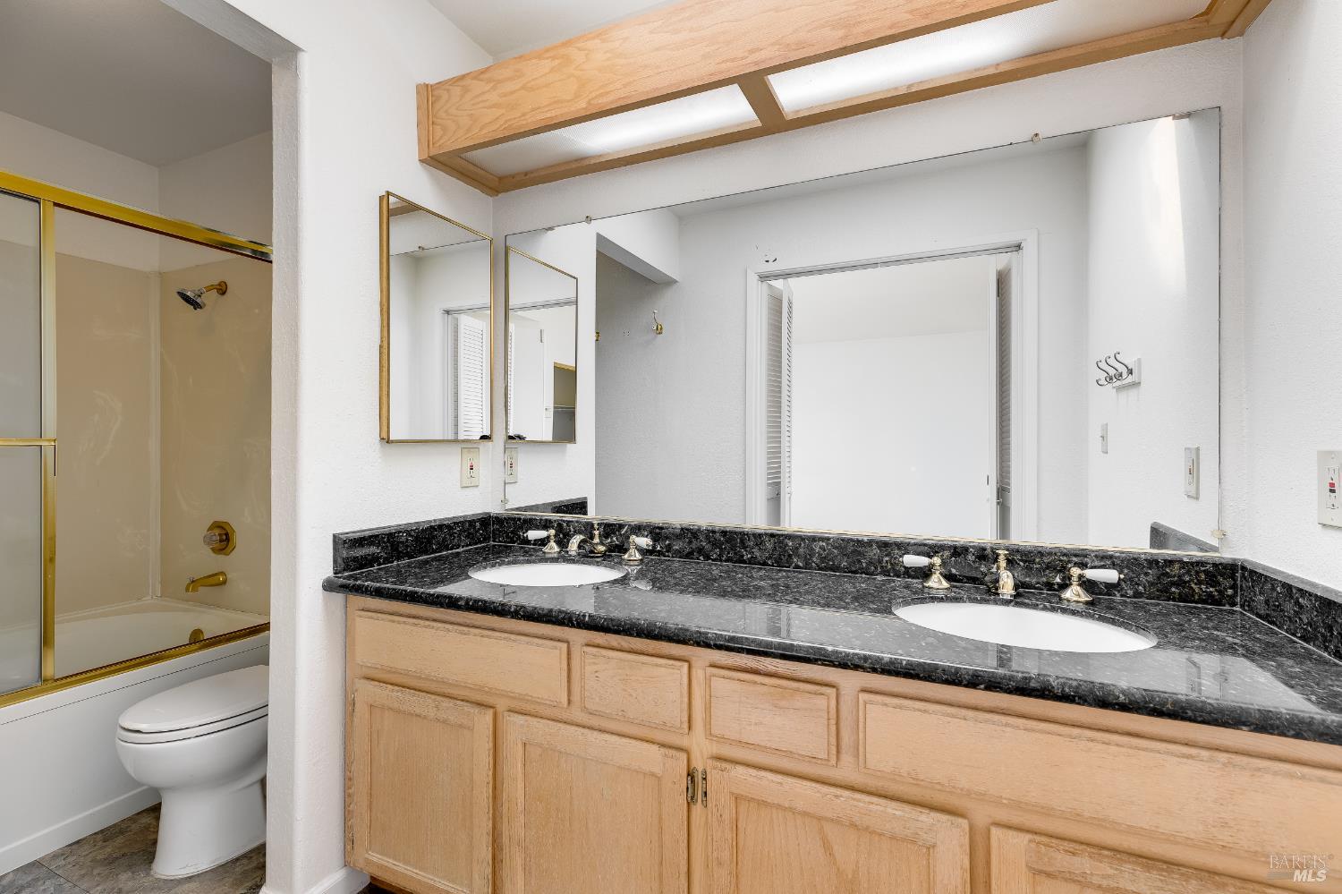 Detail Gallery Image 38 of 70 For 391 Valley Oak Ln, Vallejo,  CA 94591 - 4 Beds | 3 Baths