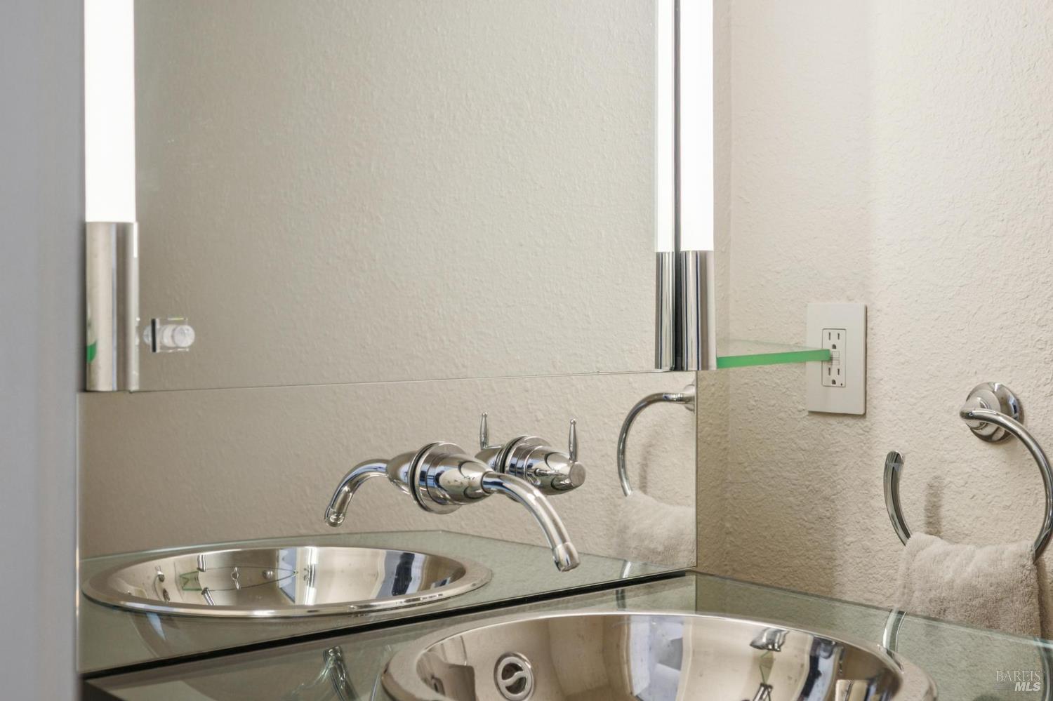 Detail Gallery Image 29 of 62 For 121 Red Hill Cir, Belvedere Tiburon,  CA 94920 - 3 Beds | 2/1 Baths