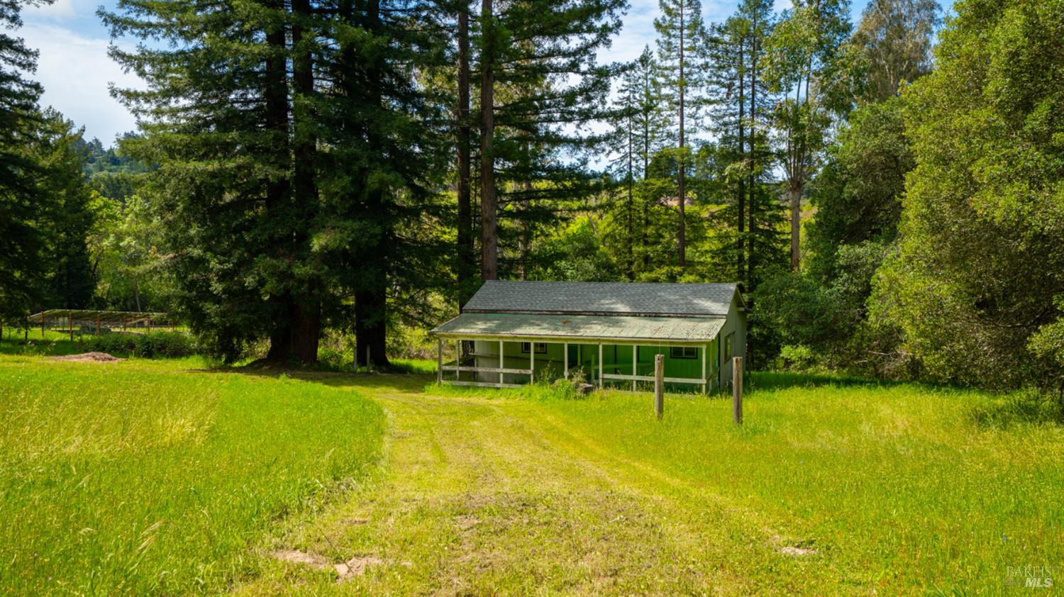 Detail Gallery Image 16 of 68 For 8099 Yule Tree Ln, Sebastopol,  CA 95472 - 5 Beds | 3/1 Baths