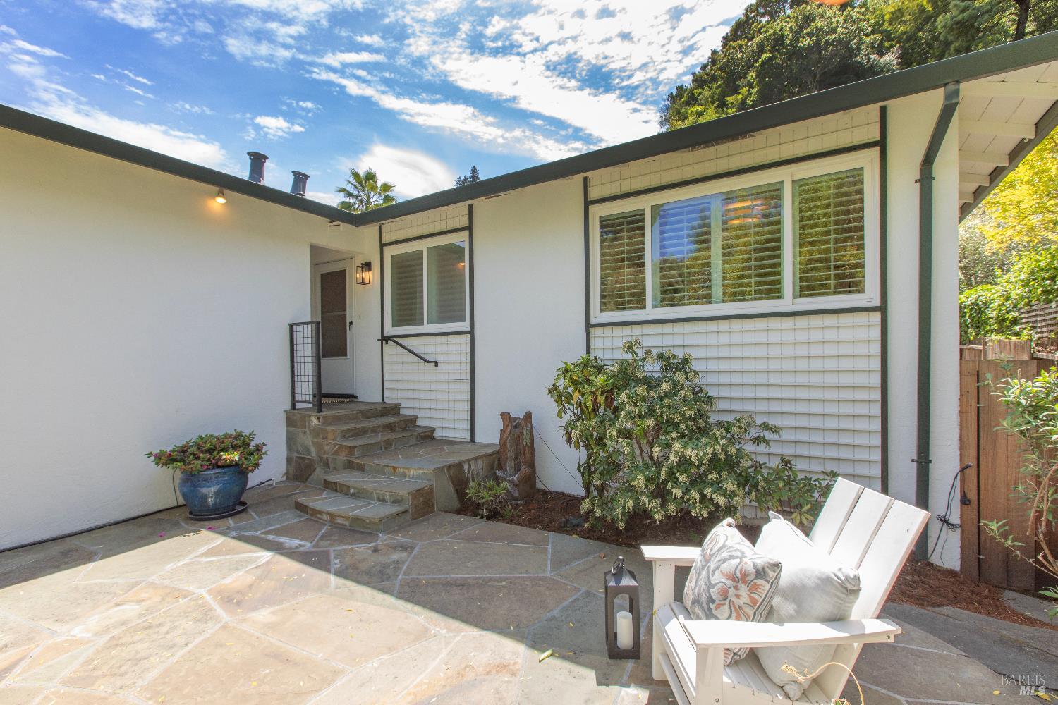 Detail Gallery Image 5 of 48 For 145 Irwin St, San Rafael,  CA 94901 - 3 Beds | 2 Baths