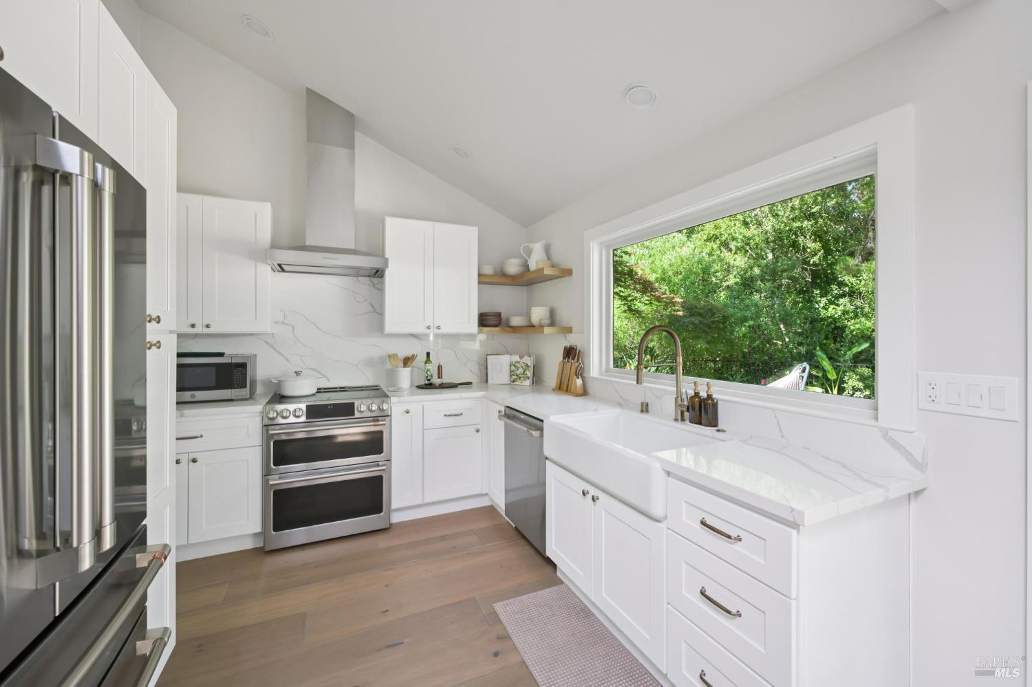 Detail Gallery Image 18 of 51 For 14 Mount Wittenburg Ct, San Rafael,  CA 94903 - 3 Beds | 2 Baths