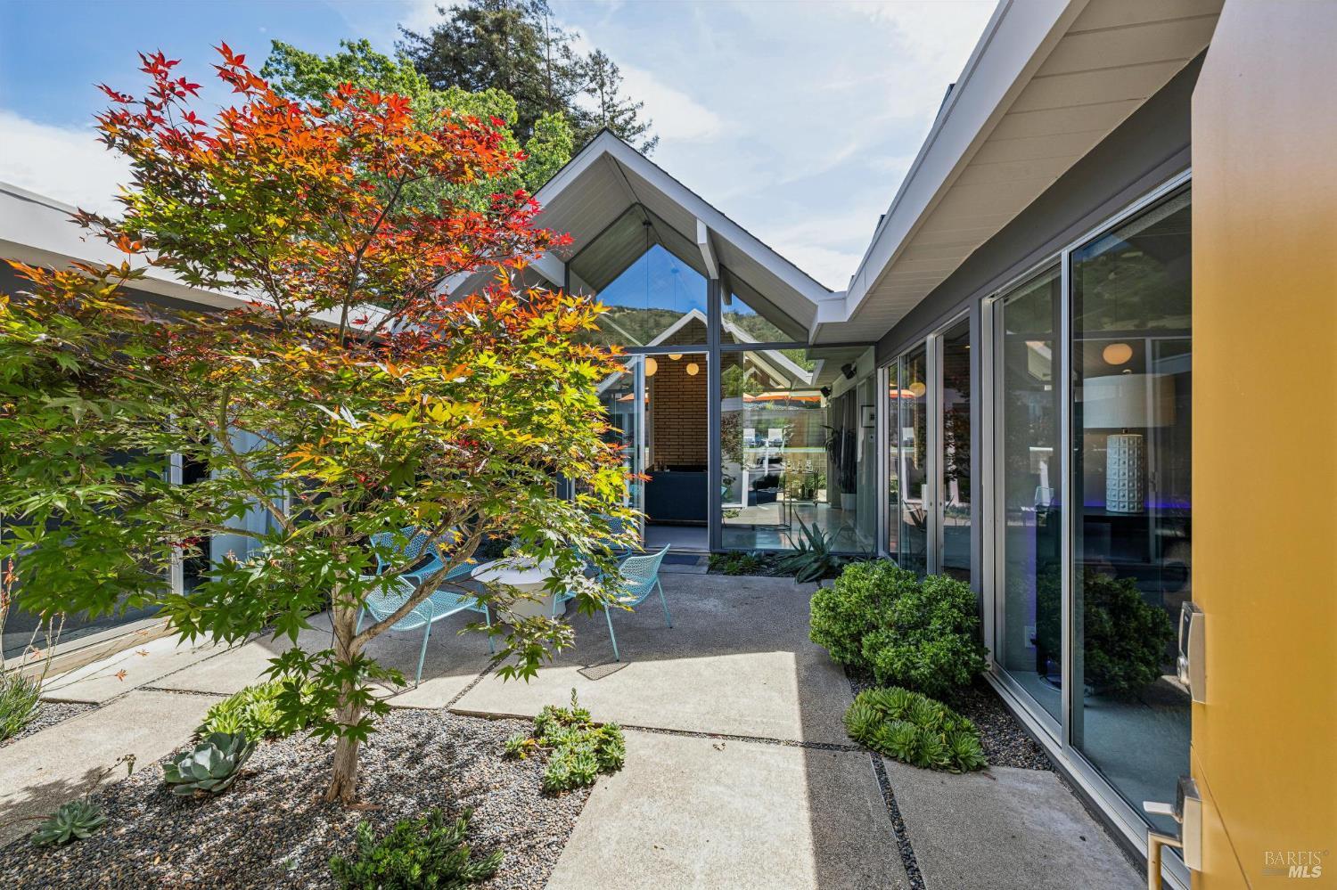 Detail Gallery Image 15 of 51 For 1349 Idylberry Rd, San Rafael,  CA 94903 - 5 Beds | 2 Baths