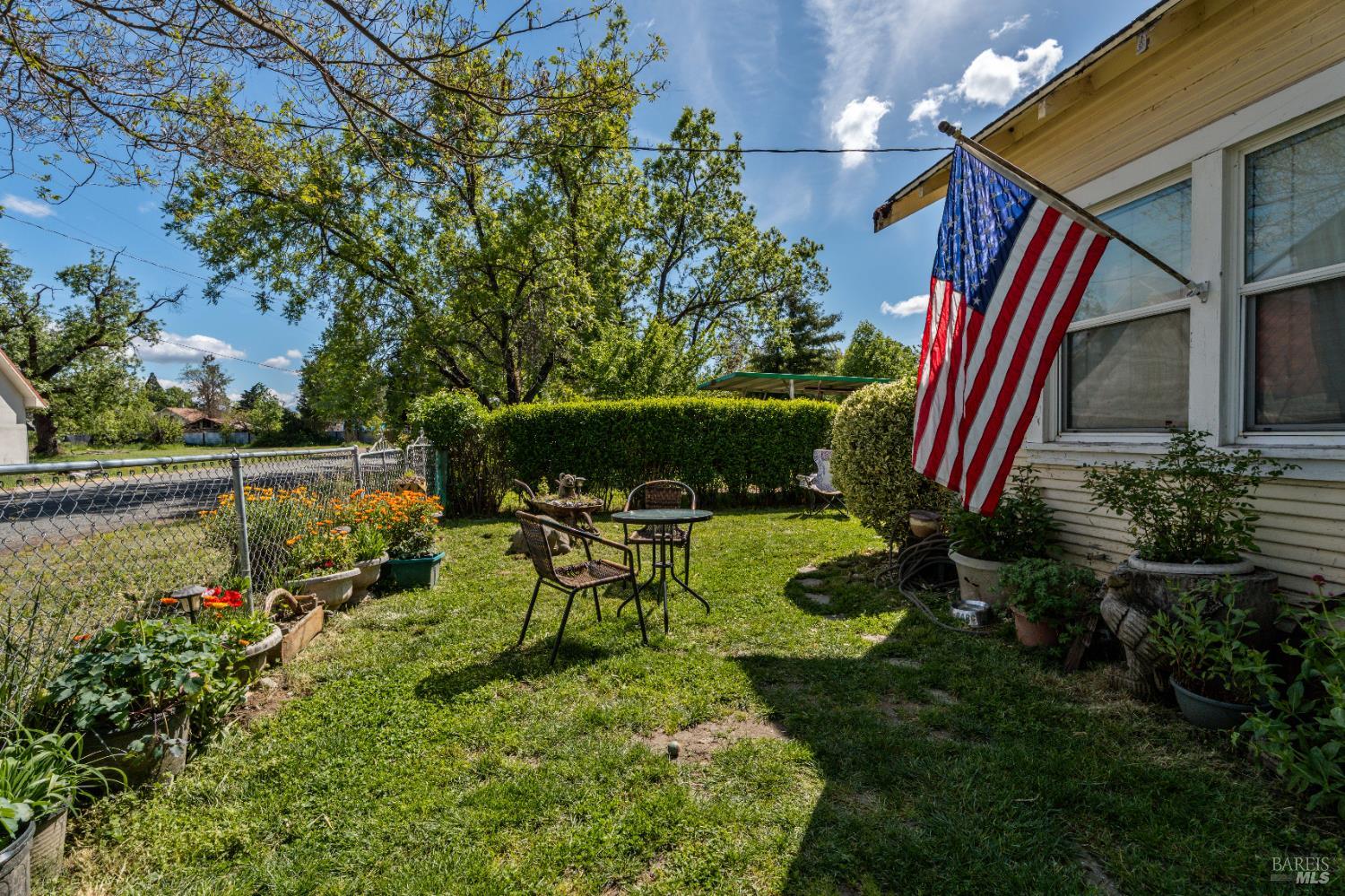 Detail Gallery Image 4 of 17 For 76260 Perry St, Covelo,  CA 95428 - 3 Beds | 1 Baths