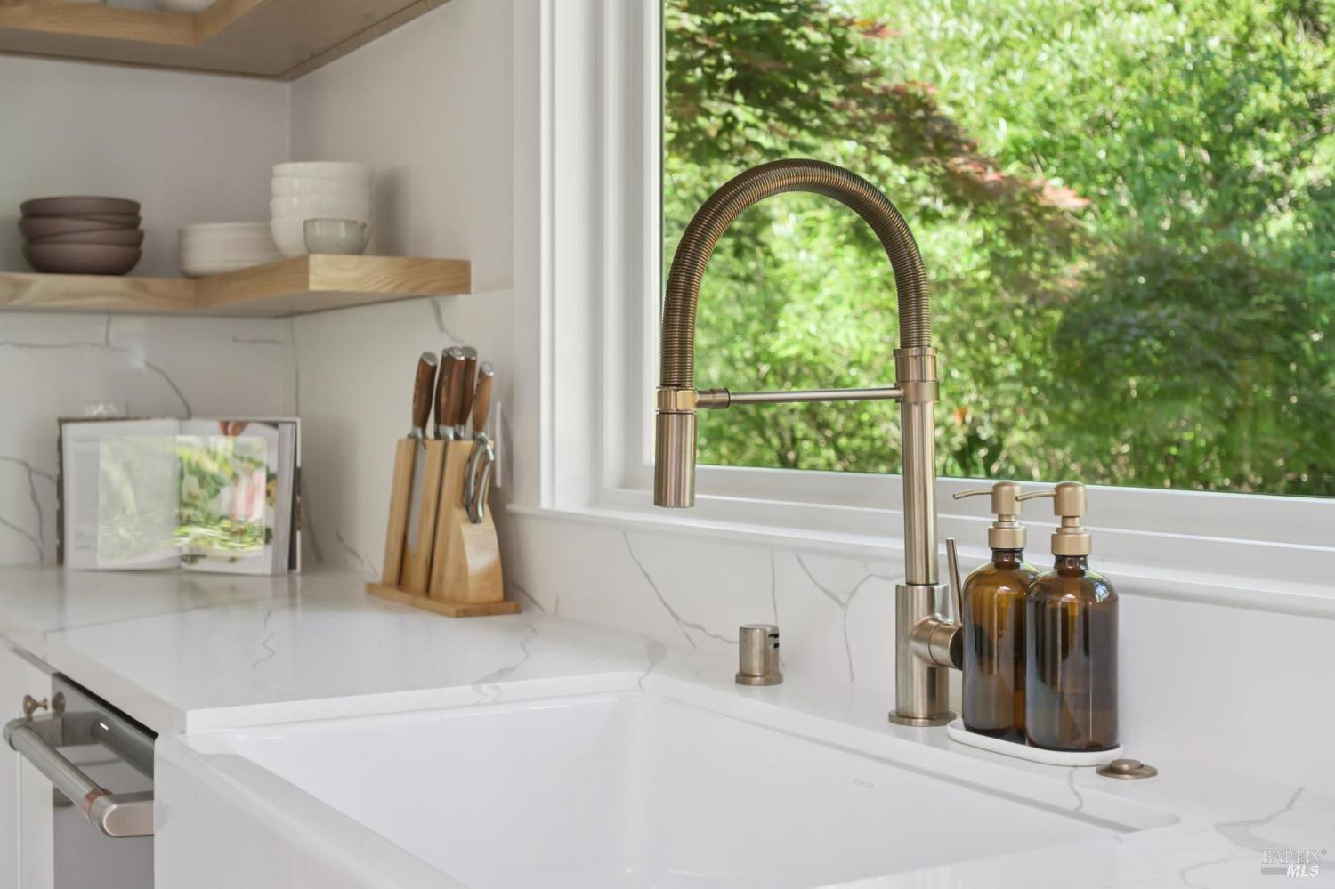 Detail Gallery Image 19 of 51 For 14 Mount Wittenburg Ct, San Rafael,  CA 94903 - 3 Beds | 2 Baths