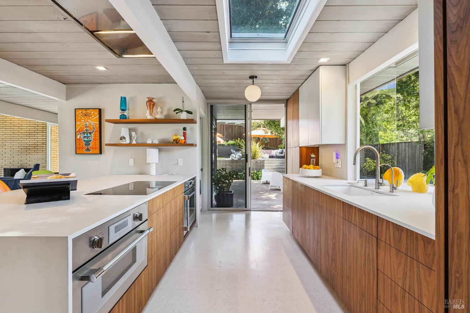 Detail Gallery Image 6 of 51 For 1349 Idylberry Rd, San Rafael,  CA 94903 - 5 Beds | 2 Baths