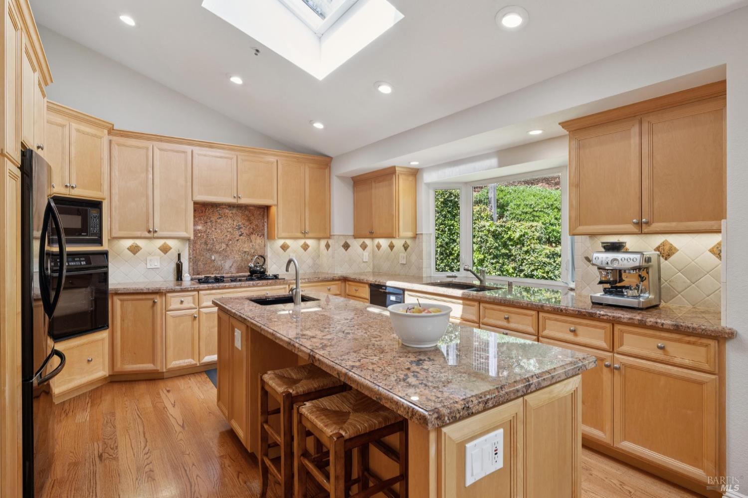 Detail Gallery Image 17 of 74 For 1158 Highland Dr, Novato,  CA 94949 - 4 Beds | 3 Baths