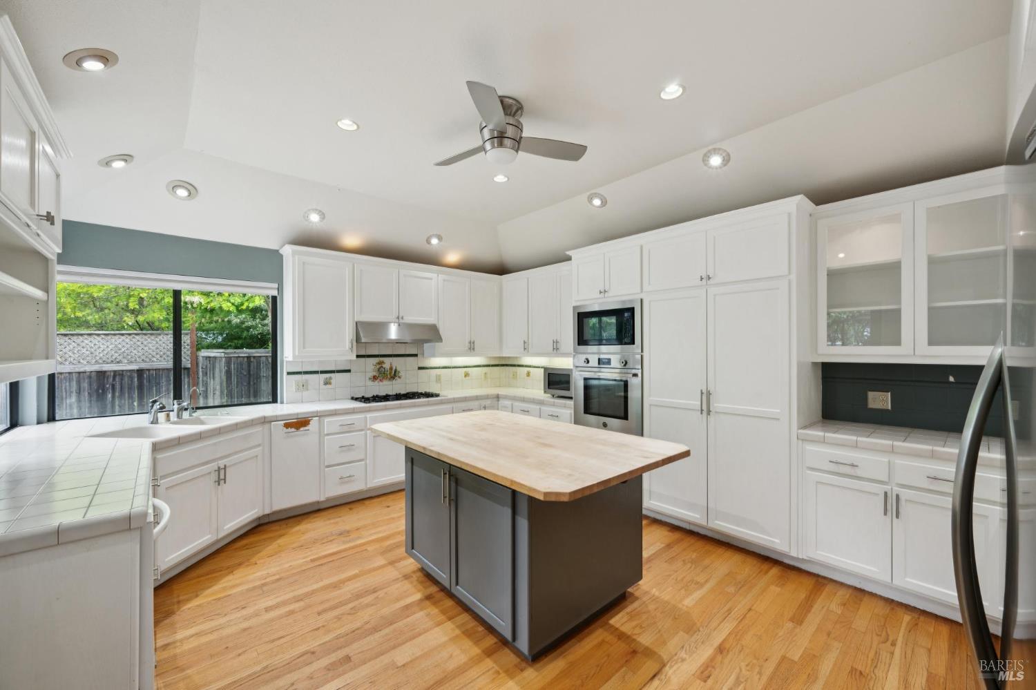 Detail Gallery Image 17 of 84 For 8610 Graton Rd, Sebastopol,  CA 95472 - 3 Beds | 3 Baths