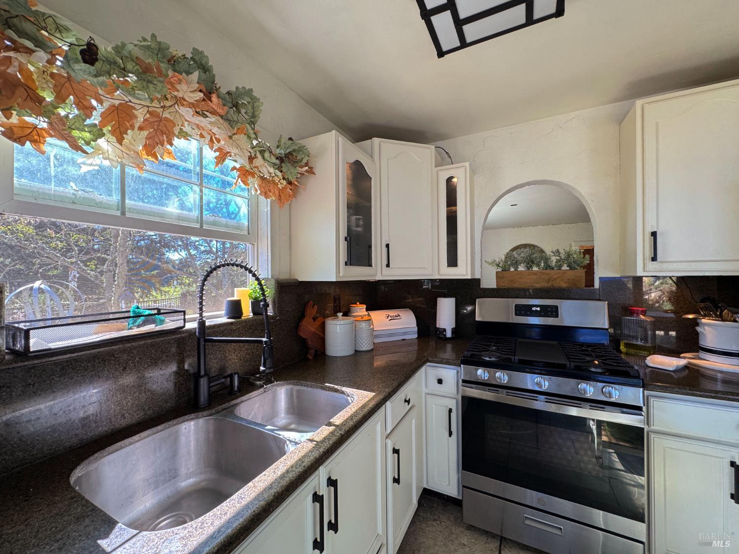 Detail Gallery Image 9 of 78 For 3997 Eastside Calpella Rd, Ukiah,  CA 95482 - 3 Beds | 2 Baths