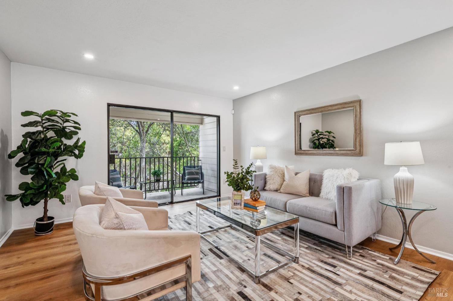827 Via Casitas