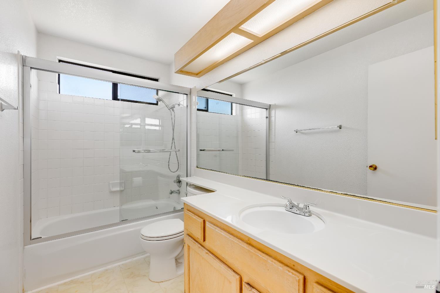 Detail Gallery Image 45 of 70 For 391 Valley Oak Ln, Vallejo,  CA 94591 - 4 Beds | 3 Baths