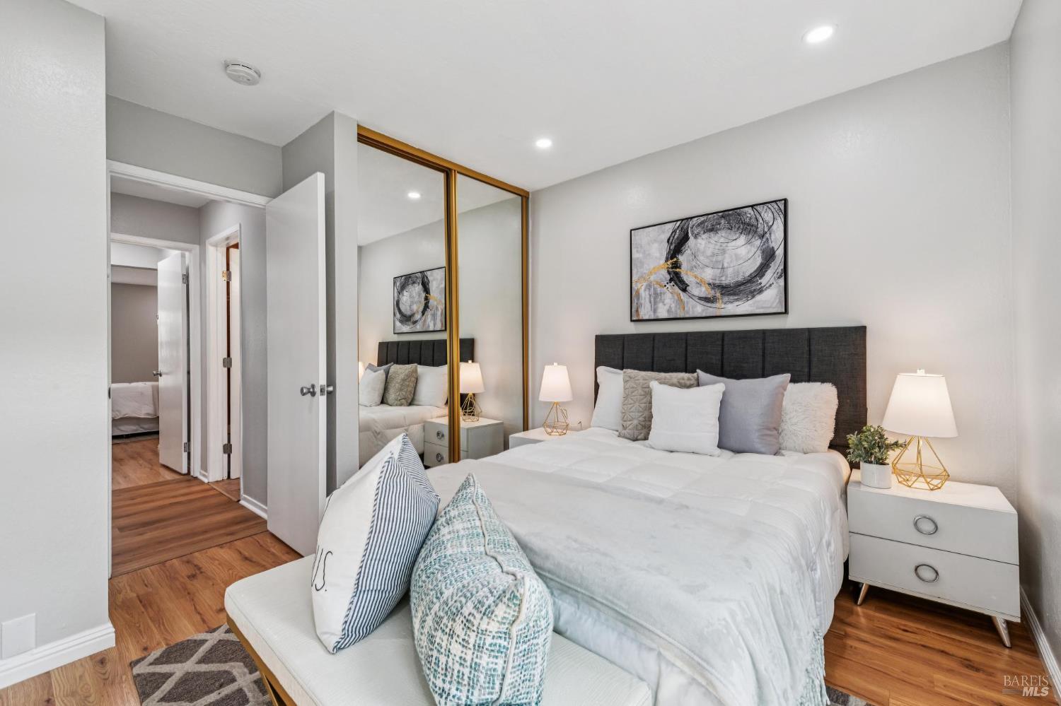 827 Via Casitas