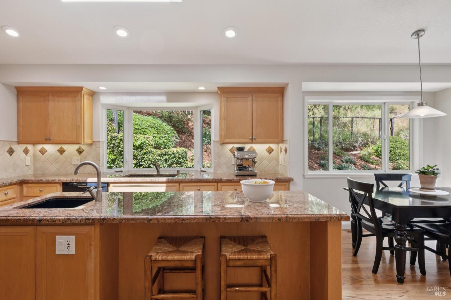 Detail Gallery Image 16 of 74 For 1158 Highland Dr, Novato,  CA 94949 - 4 Beds | 3 Baths