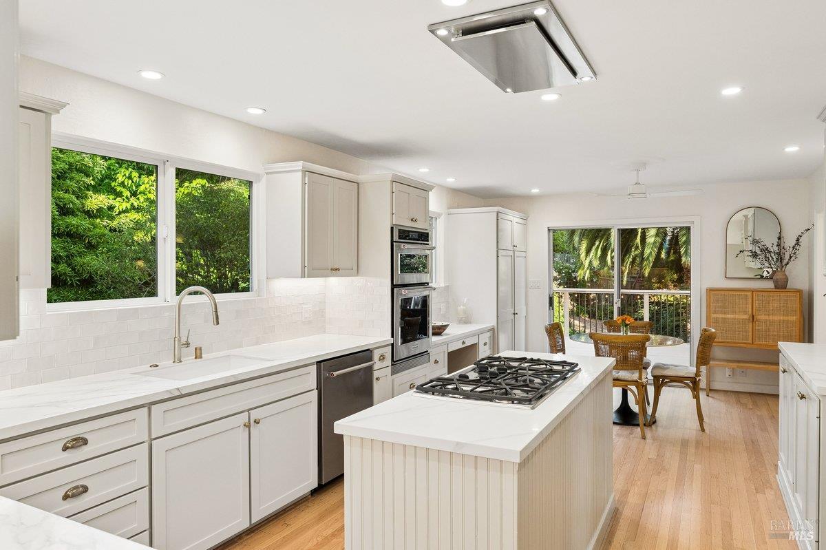 Detail Gallery Image 10 of 49 For 261 Glen Park Ave, San Rafael,  CA 94901 - 3 Beds | 3 Baths