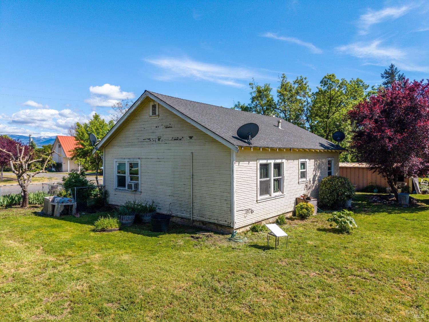 Detail Gallery Image 6 of 17 For 76260 Perry St, Covelo,  CA 95428 - 3 Beds | 1 Baths