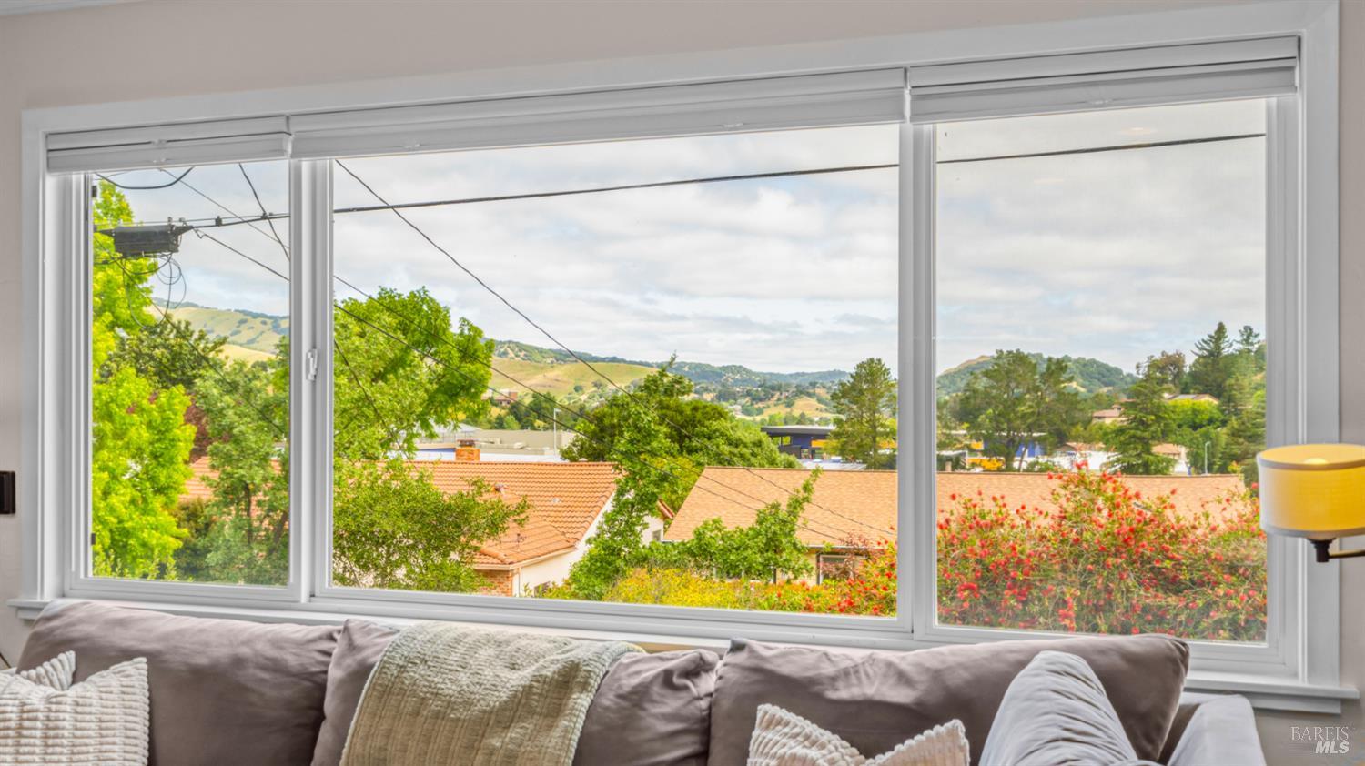 Detail Gallery Image 11 of 61 For 280 Devon Dr, San Rafael,  CA 94903 - 3 Beds | 3 Baths