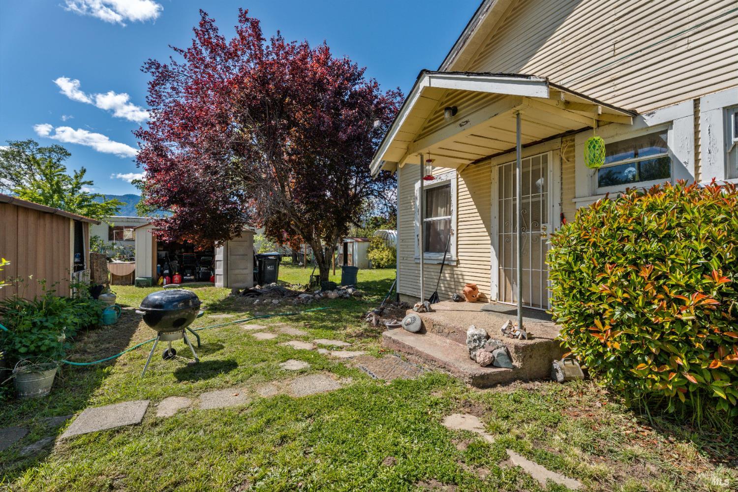 Detail Gallery Image 5 of 17 For 76260 Perry St, Covelo,  CA 95428 - 3 Beds | 1 Baths