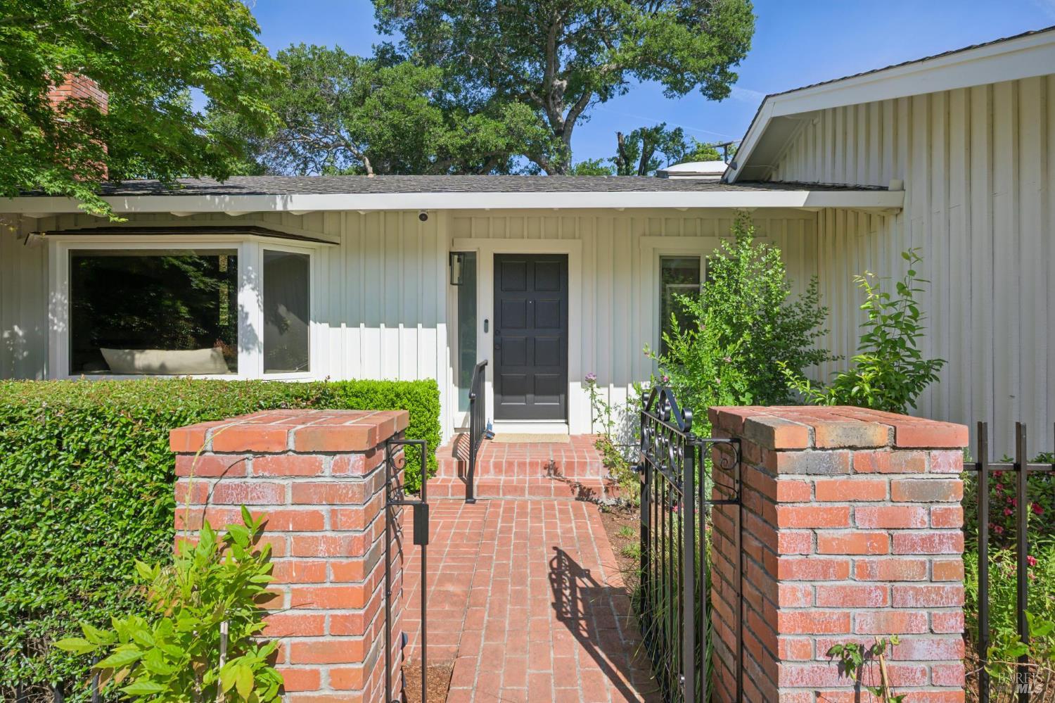 Detail Gallery Image 5 of 51 For 14 Mount Wittenburg Ct, San Rafael,  CA 94903 - 3 Beds | 2 Baths