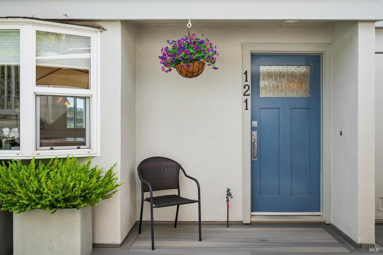 Detail Gallery Image 5 of 62 For 121 Red Hill Cir, Belvedere Tiburon,  CA 94920 - 3 Beds | 2/1 Baths