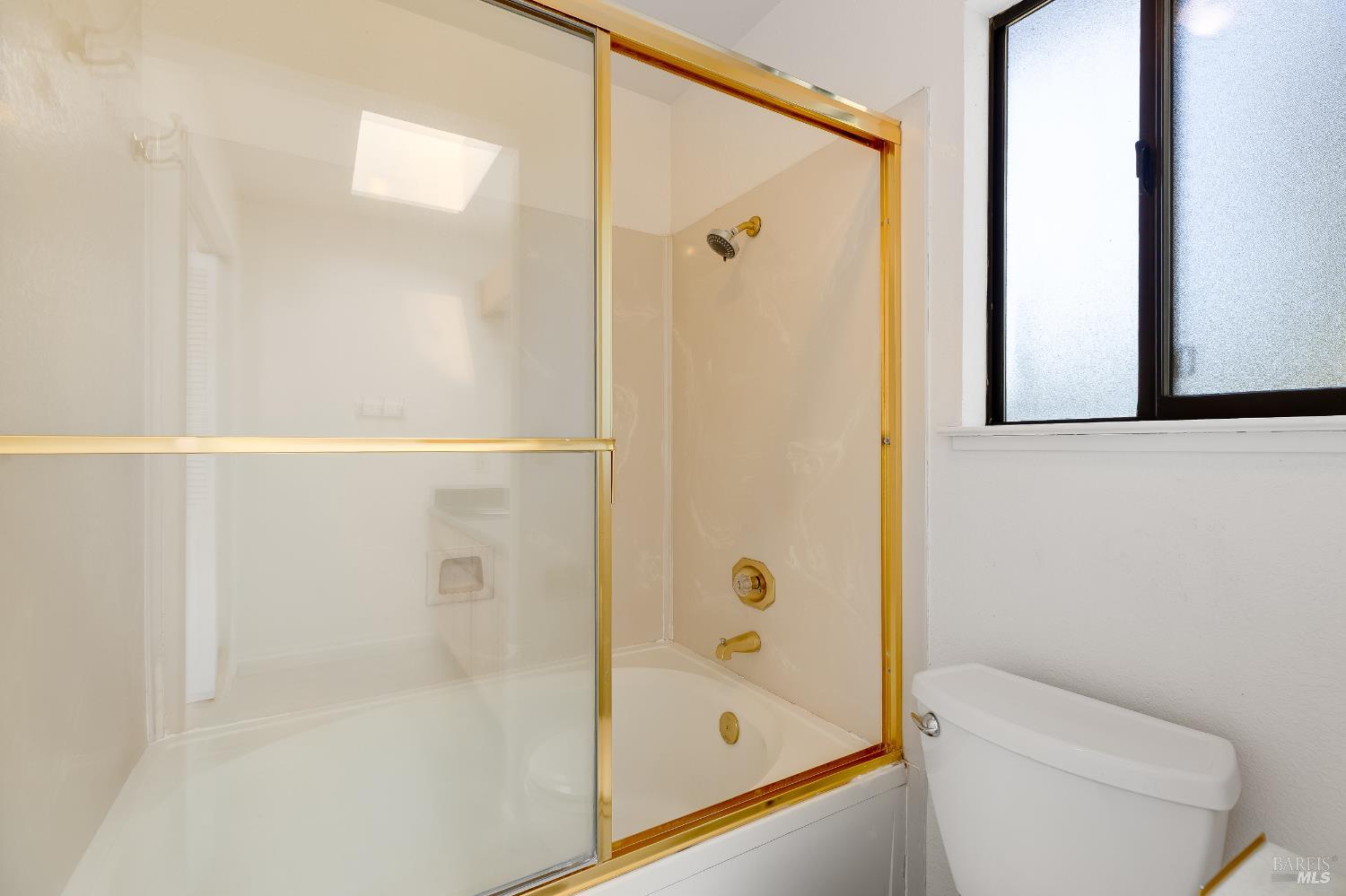 Detail Gallery Image 39 of 70 For 391 Valley Oak Ln, Vallejo,  CA 94591 - 4 Beds | 3 Baths