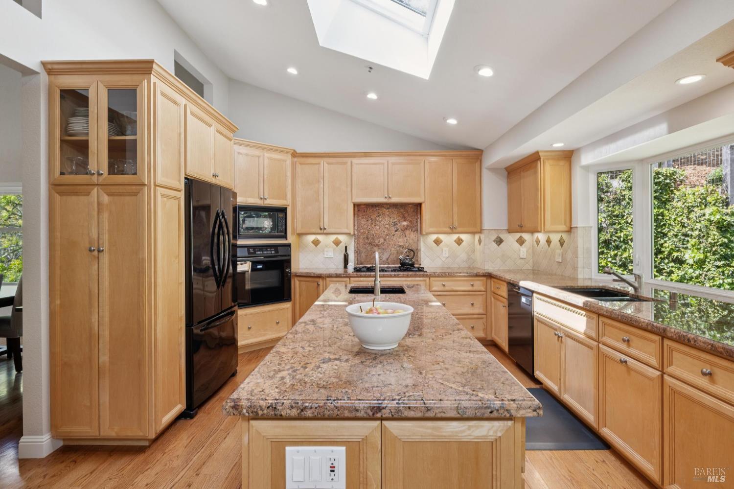 Detail Gallery Image 25 of 74 For 1158 Highland Dr, Novato,  CA 94949 - 4 Beds | 3 Baths