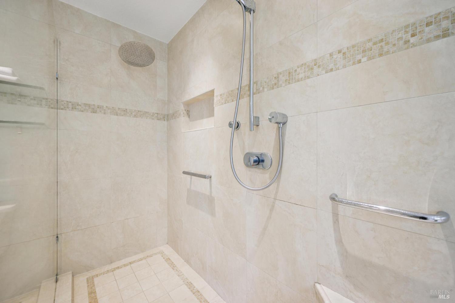 Detail Gallery Image 38 of 62 For 121 Red Hill Cir, Belvedere Tiburon,  CA 94920 - 3 Beds | 2/1 Baths