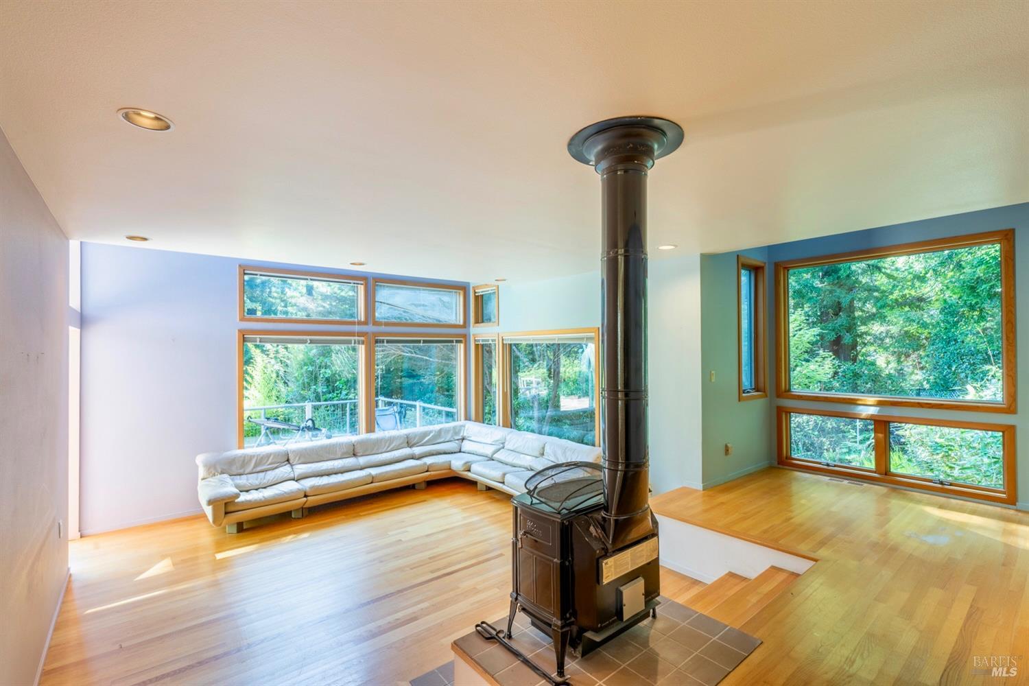 Detail Gallery Image 7 of 42 For 33100 Frog Pond Rd, Little River_1,  CA 95456 - 3 Beds | 3 Baths