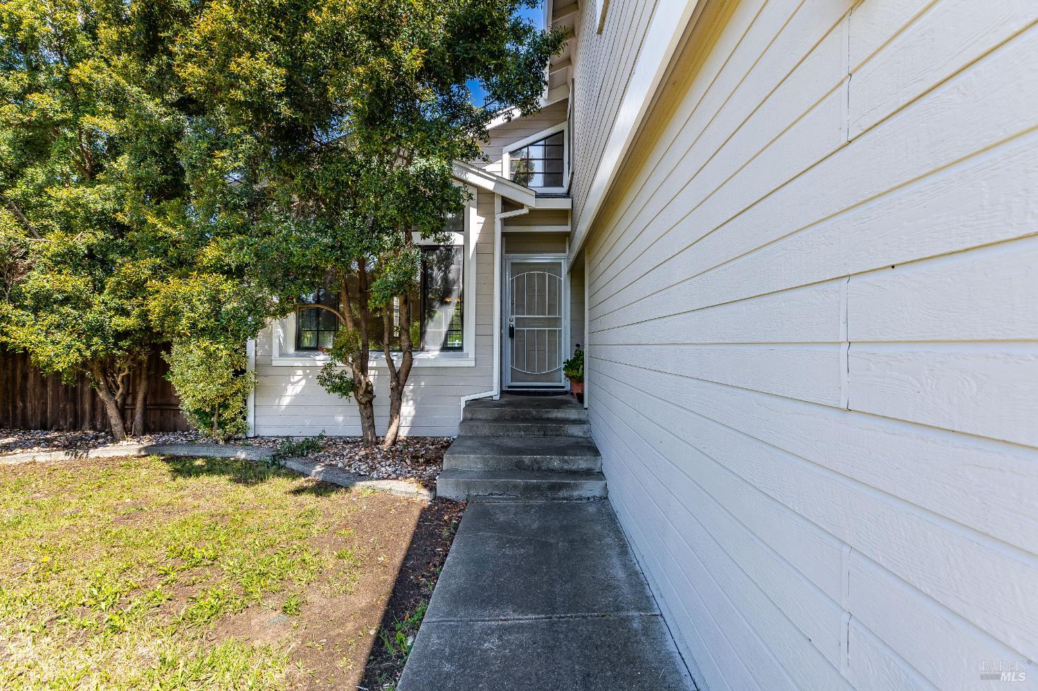 Detail Gallery Image 4 of 70 For 391 Valley Oak Ln, Vallejo,  CA 94591 - 4 Beds | 3 Baths