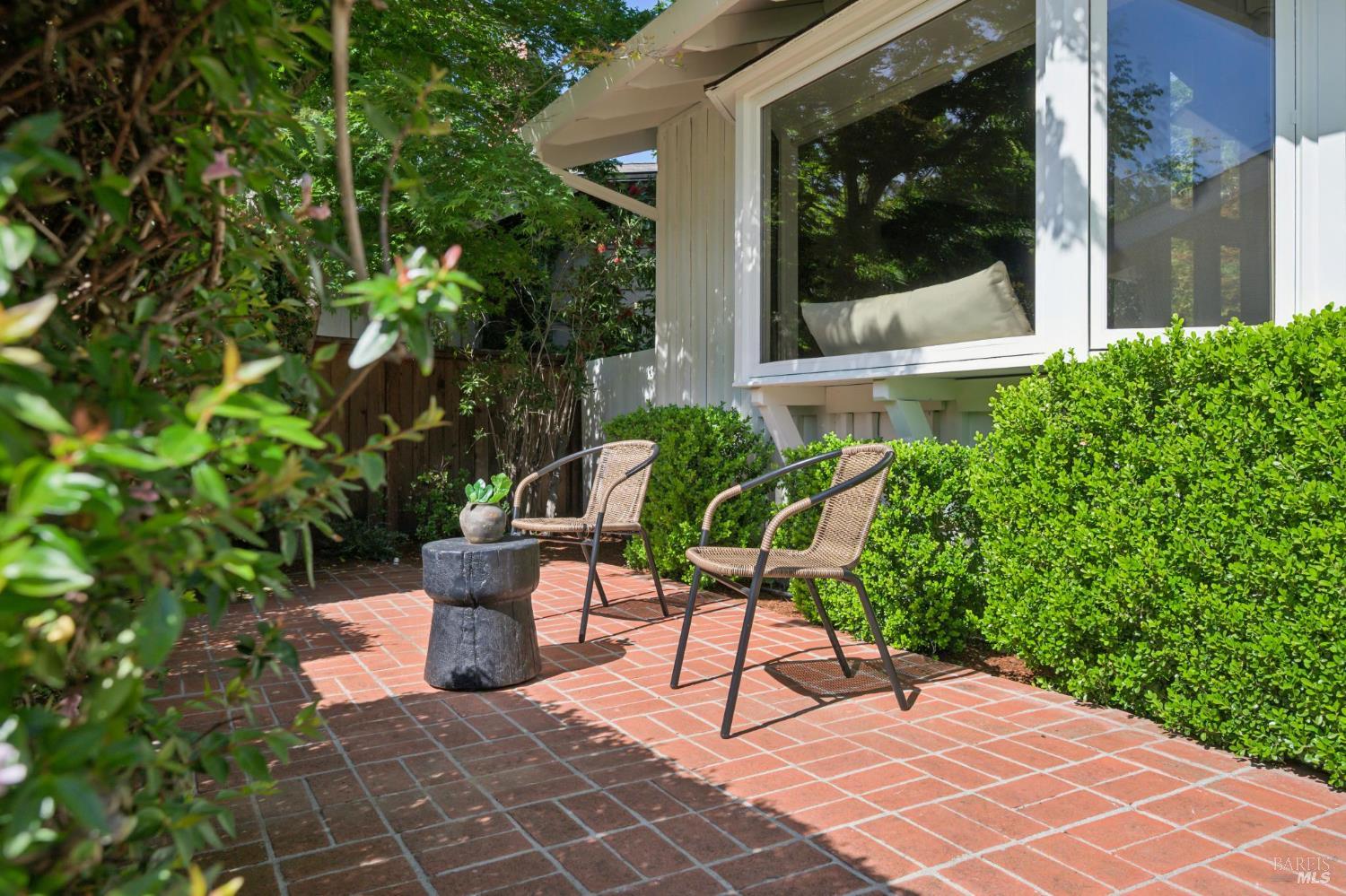 Detail Gallery Image 7 of 51 For 14 Mount Wittenburg Ct, San Rafael,  CA 94903 - 3 Beds | 2 Baths