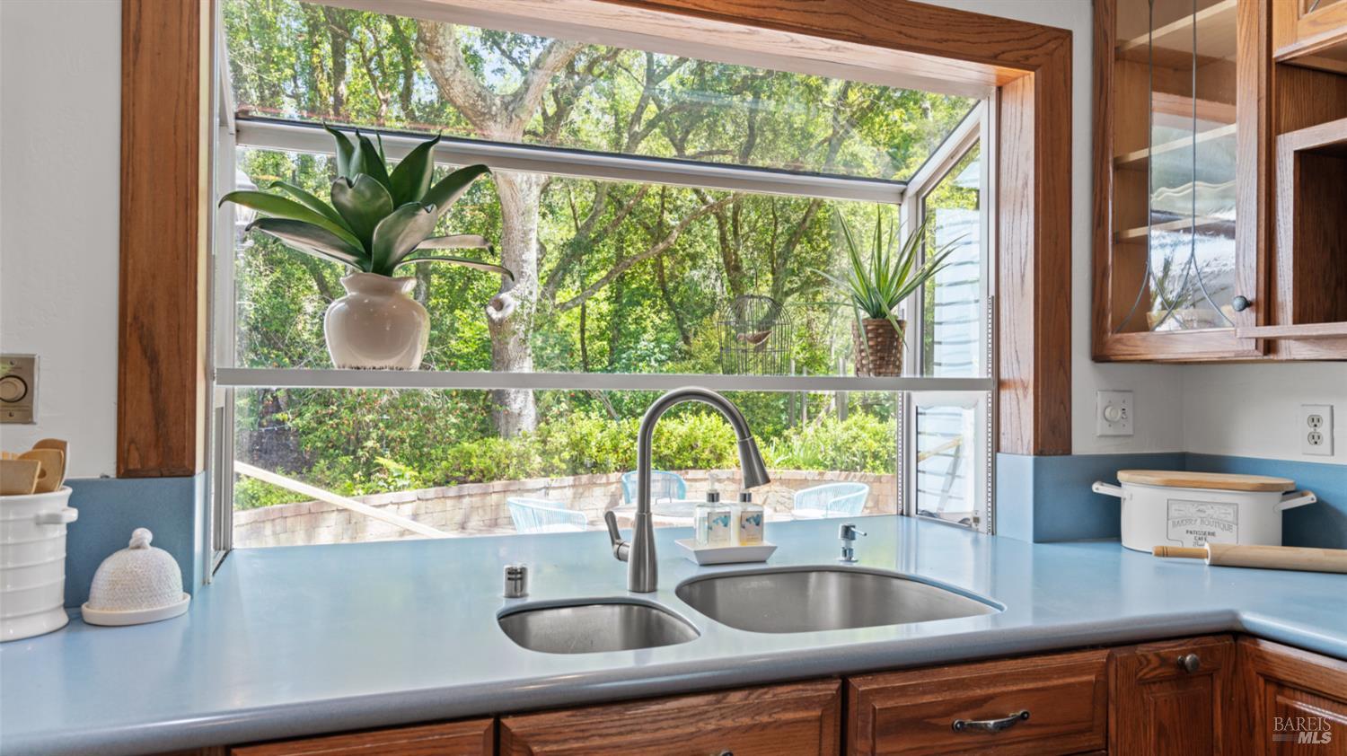 Detail Gallery Image 36 of 68 For 8099 Yule Tree Ln, Sebastopol,  CA 95472 - 5 Beds | 3/1 Baths