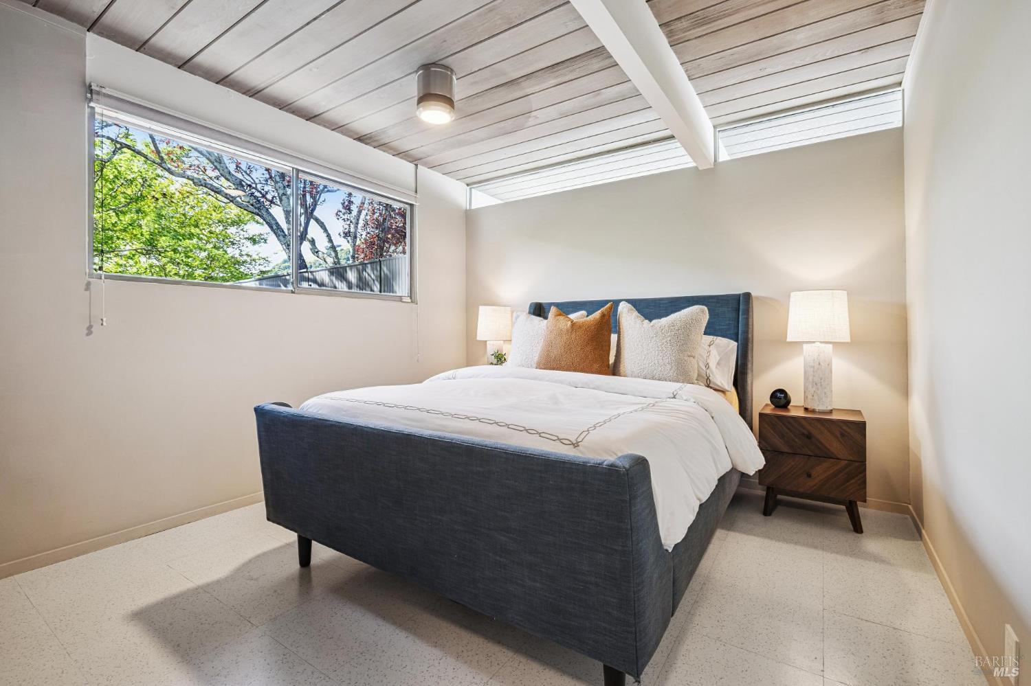 Detail Gallery Image 36 of 51 For 1349 Idylberry Rd, San Rafael,  CA 94903 - 5 Beds | 2 Baths