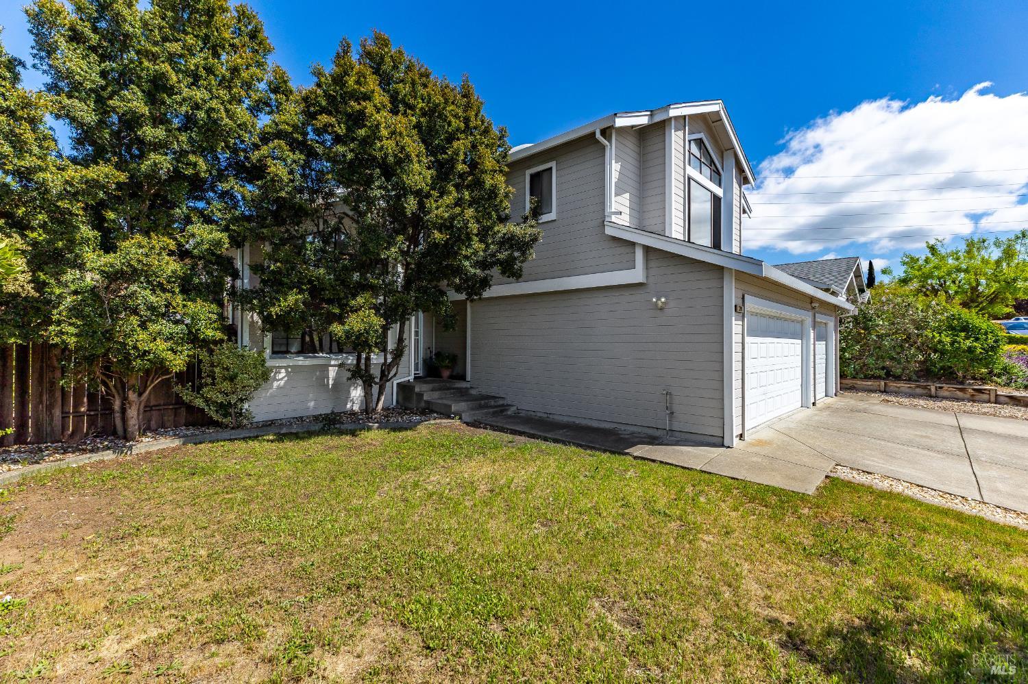 Detail Gallery Image 3 of 70 For 391 Valley Oak Ln, Vallejo,  CA 94591 - 4 Beds | 3 Baths