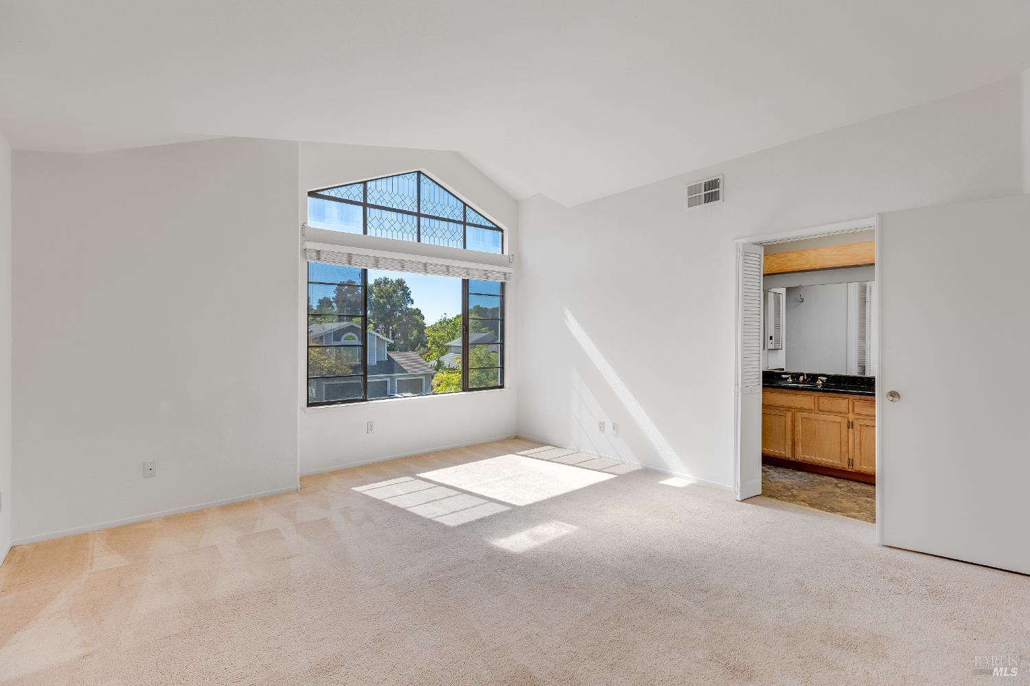 Detail Gallery Image 34 of 70 For 391 Valley Oak Ln, Vallejo,  CA 94591 - 4 Beds | 3 Baths