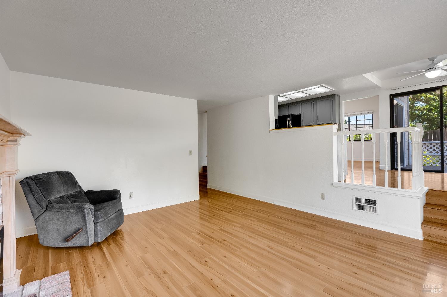 Detail Gallery Image 19 of 70 For 391 Valley Oak Ln, Vallejo,  CA 94591 - 4 Beds | 3 Baths