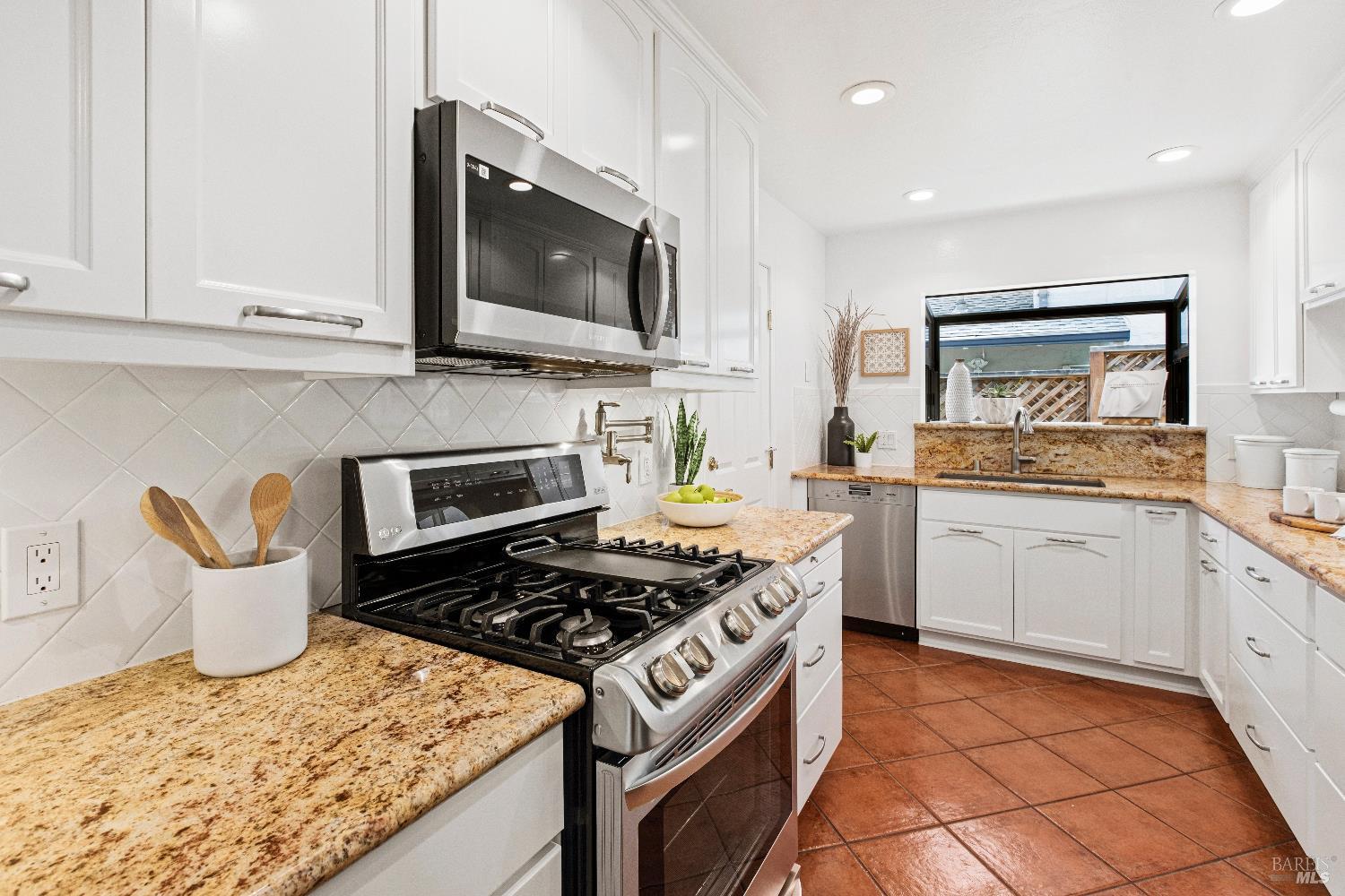 Detail Gallery Image 17 of 48 For 145 Irwin St, San Rafael,  CA 94901 - 3 Beds | 2 Baths