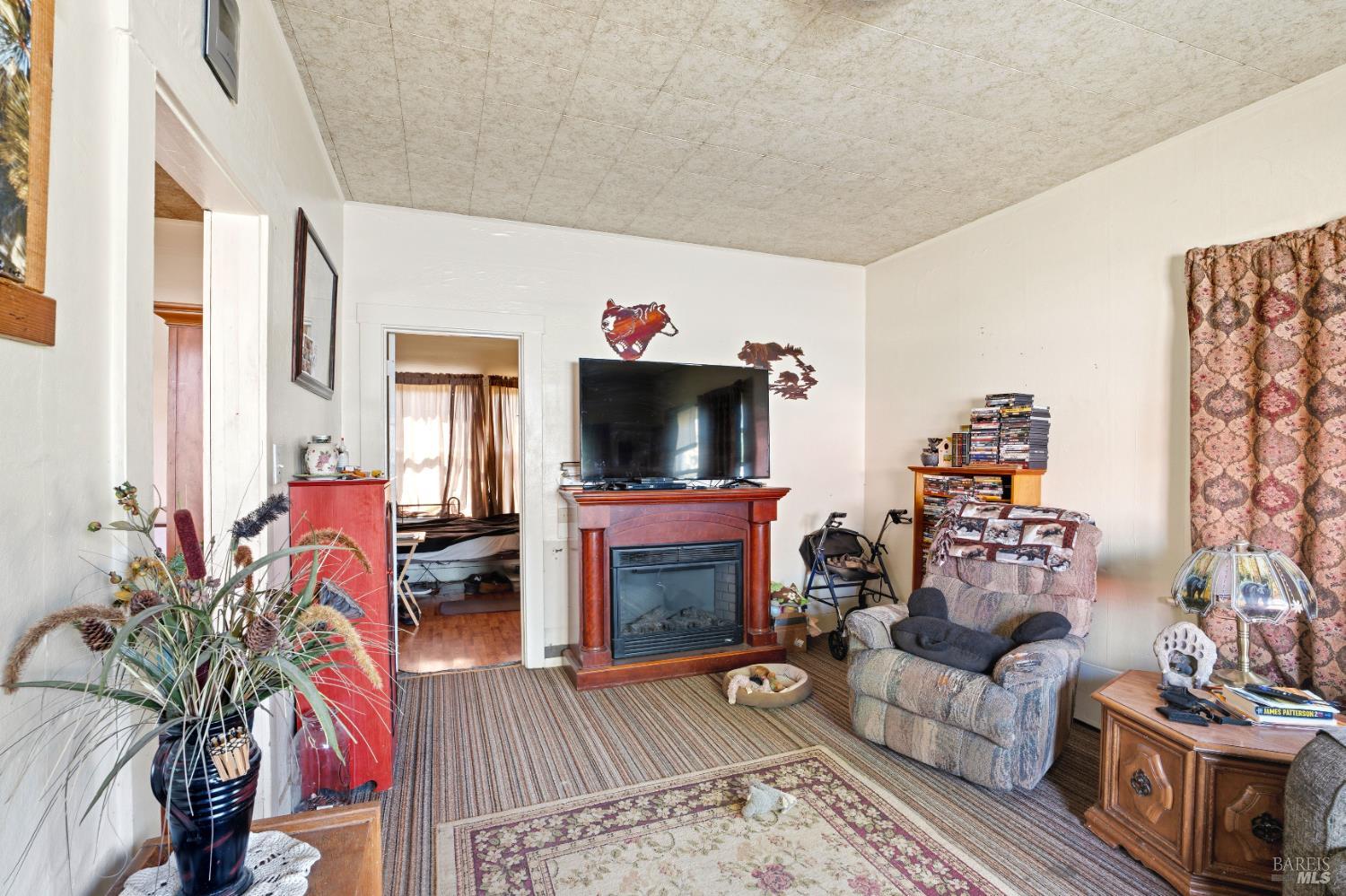 Detail Gallery Image 10 of 17 For 76260 Perry St, Covelo,  CA 95428 - 3 Beds | 1 Baths