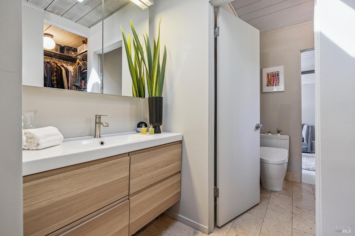 Detail Gallery Image 33 of 51 For 1349 Idylberry Rd, San Rafael,  CA 94903 - 5 Beds | 2 Baths