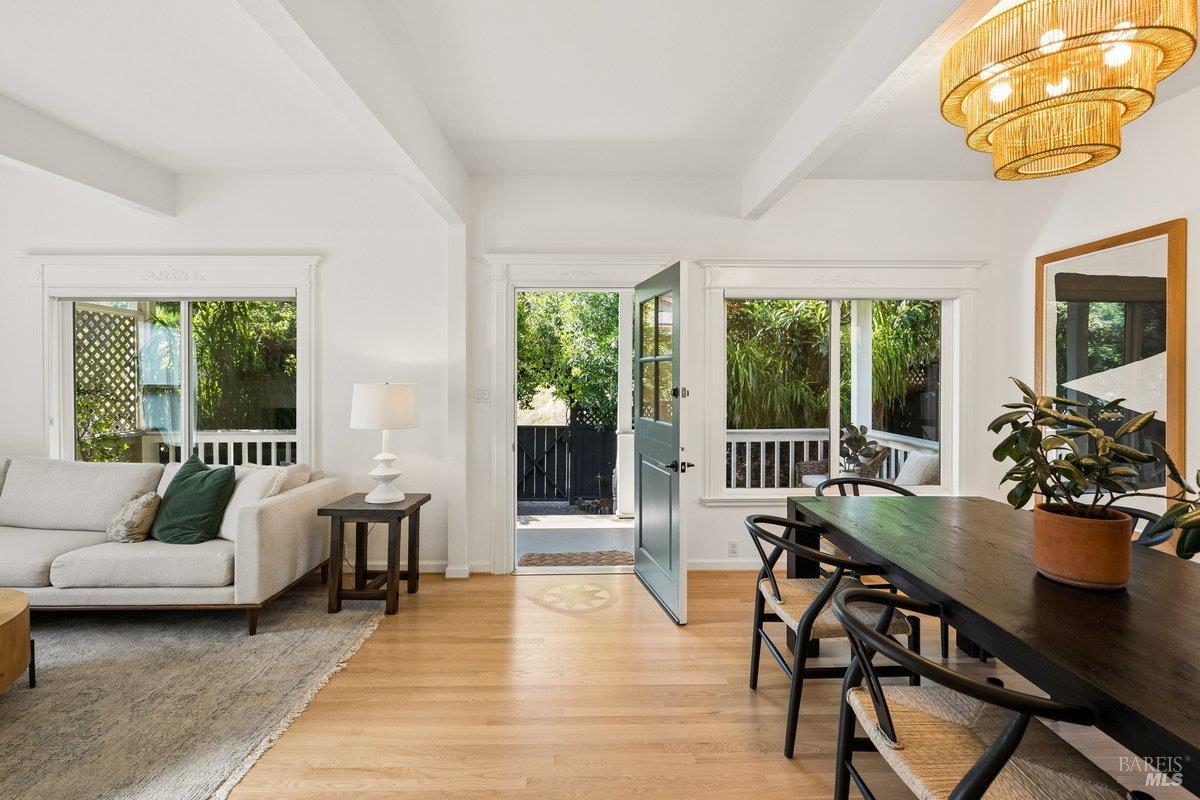 Detail Gallery Image 4 of 49 For 261 Glen Park Ave, San Rafael,  CA 94901 - 3 Beds | 3 Baths