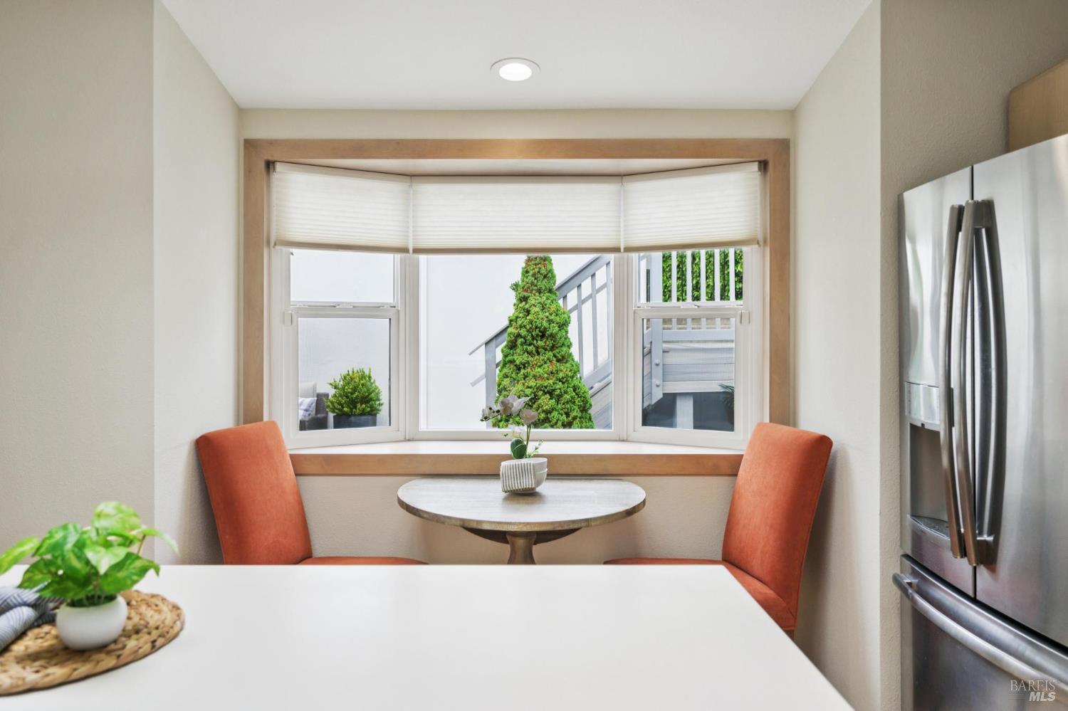 Detail Gallery Image 10 of 62 For 121 Red Hill Cir, Belvedere Tiburon,  CA 94920 - 3 Beds | 2/1 Baths