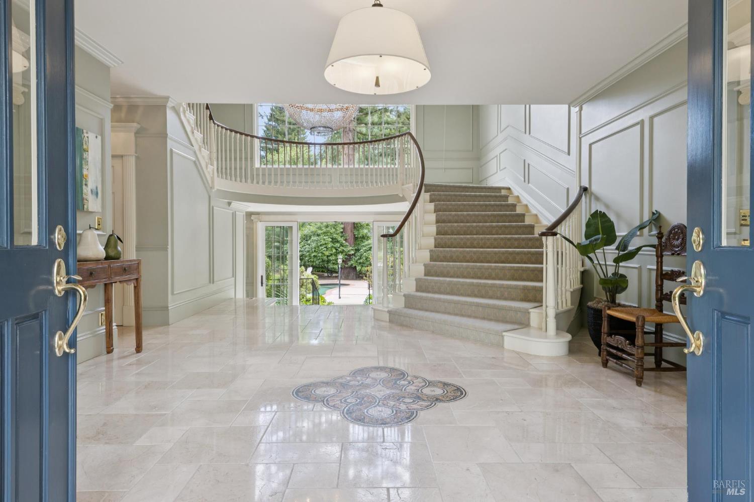 110 Mountain View Avenue photo 3