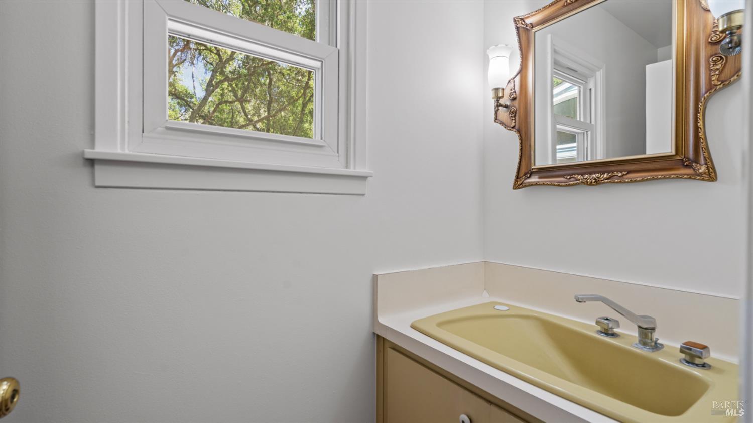 Detail Gallery Image 46 of 68 For 8099 Yule Tree Ln, Sebastopol,  CA 95472 - 5 Beds | 3/1 Baths