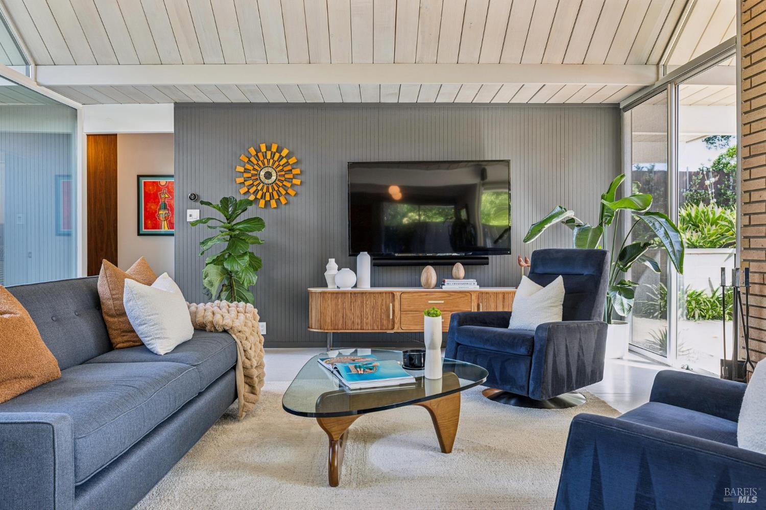 Detail Gallery Image 21 of 51 For 1349 Idylberry Rd, San Rafael,  CA 94903 - 5 Beds | 2 Baths