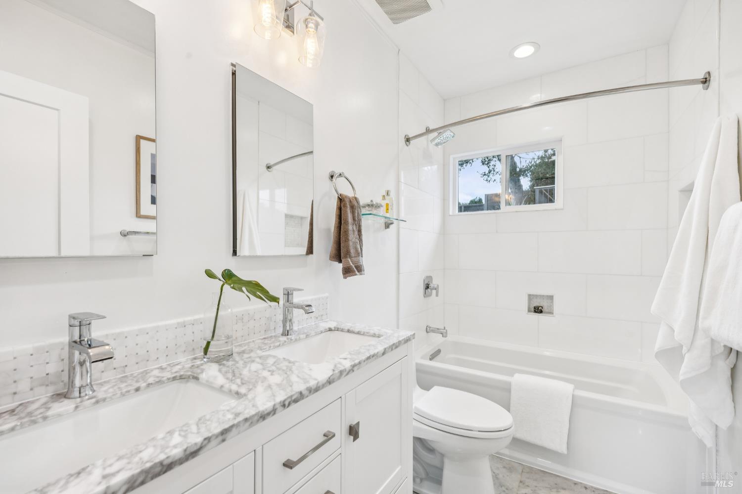 Detail Gallery Image 25 of 48 For 248 Sausalito St, Corte Madera,  CA 94925 - 4 Beds | 3 Baths