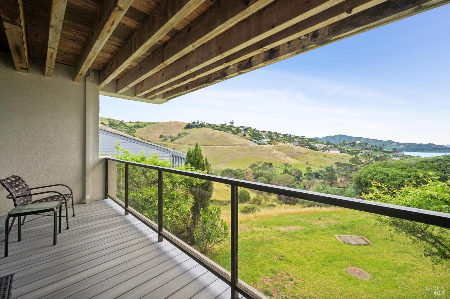Detail Gallery Image 32 of 62 For 121 Red Hill Cir, Belvedere Tiburon,  CA 94920 - 3 Beds | 2/1 Baths