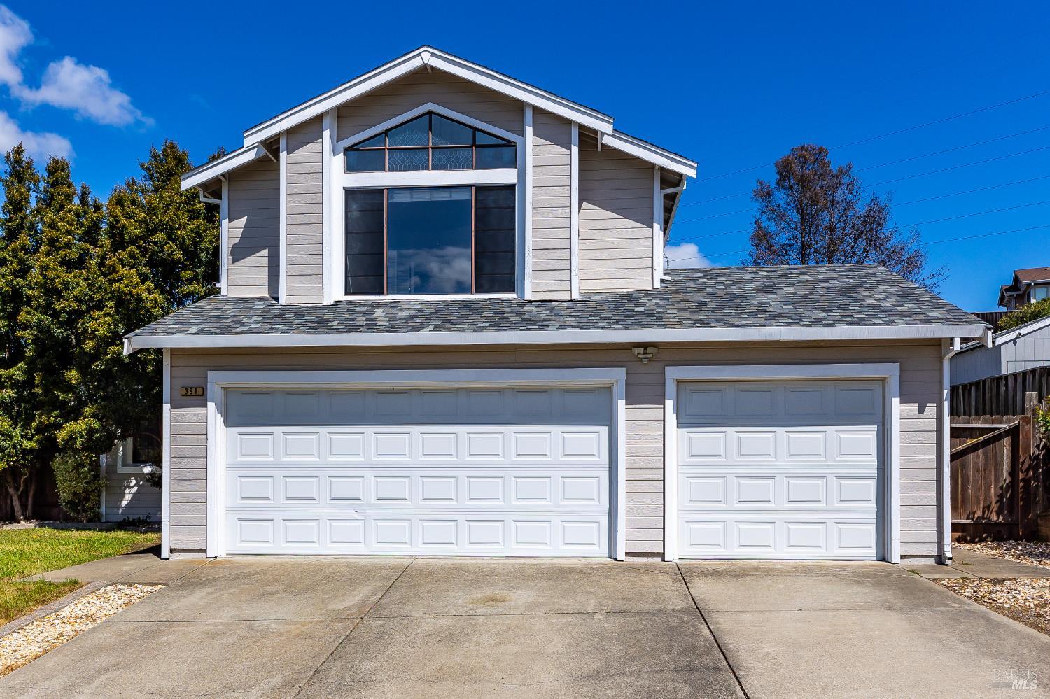 Detail Gallery Image 2 of 70 For 391 Valley Oak Ln, Vallejo,  CA 94591 - 4 Beds | 3 Baths