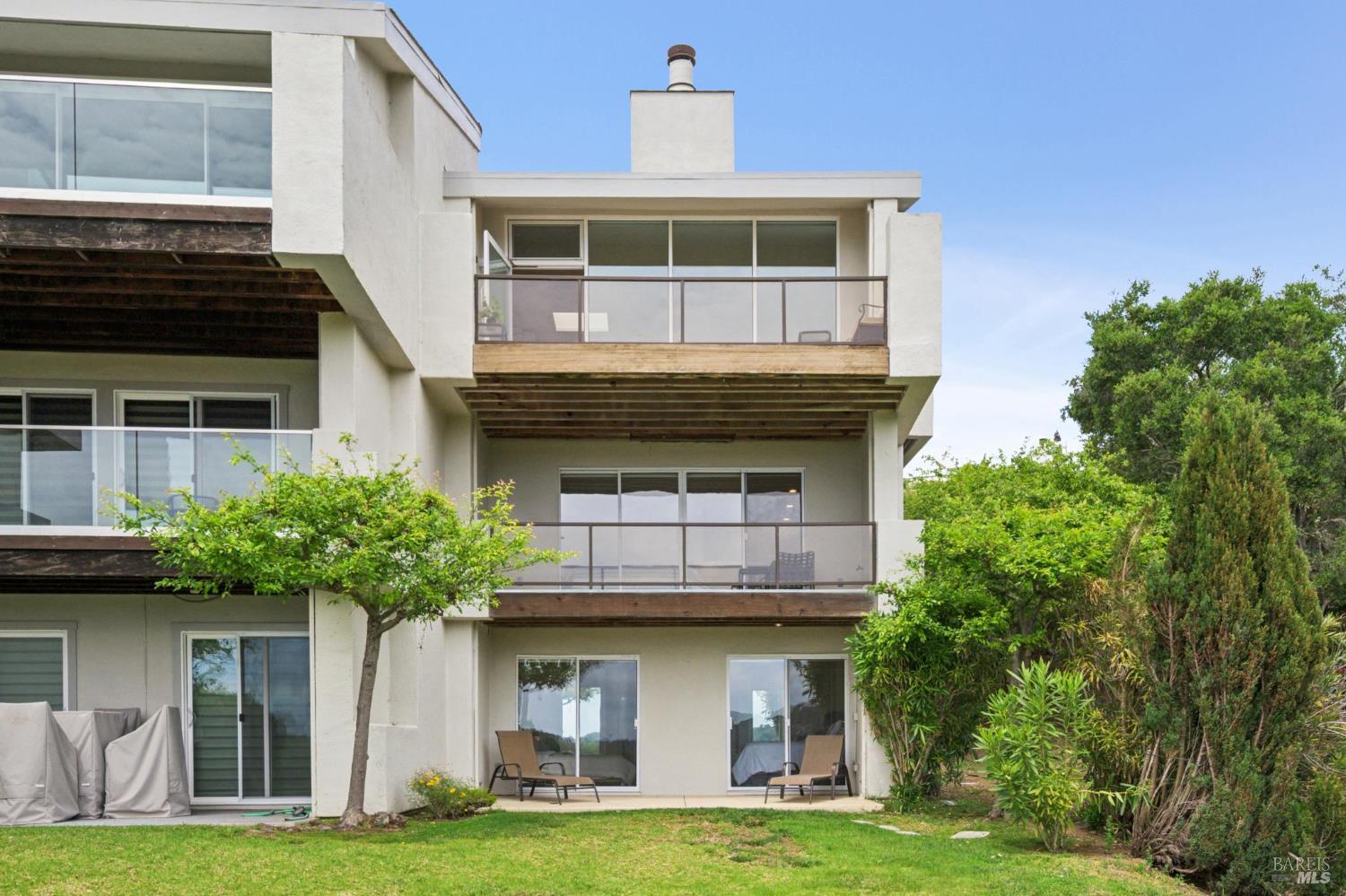 Detail Gallery Image 49 of 62 For 121 Red Hill Cir, Belvedere Tiburon,  CA 94920 - 3 Beds | 2/1 Baths