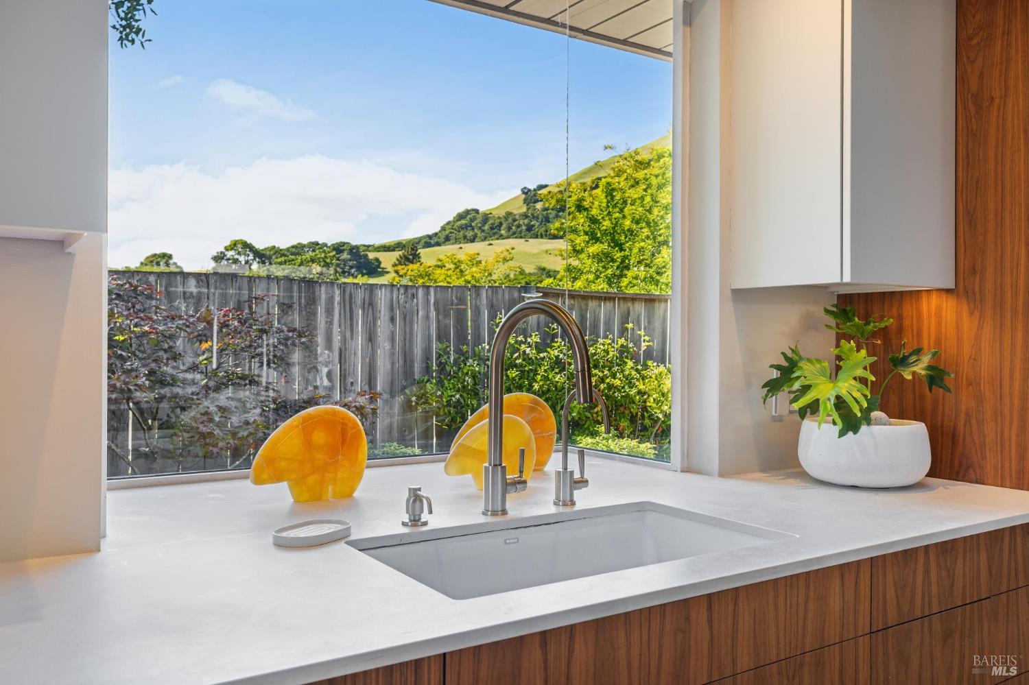 Detail Gallery Image 25 of 51 For 1349 Idylberry Rd, San Rafael,  CA 94903 - 5 Beds | 2 Baths