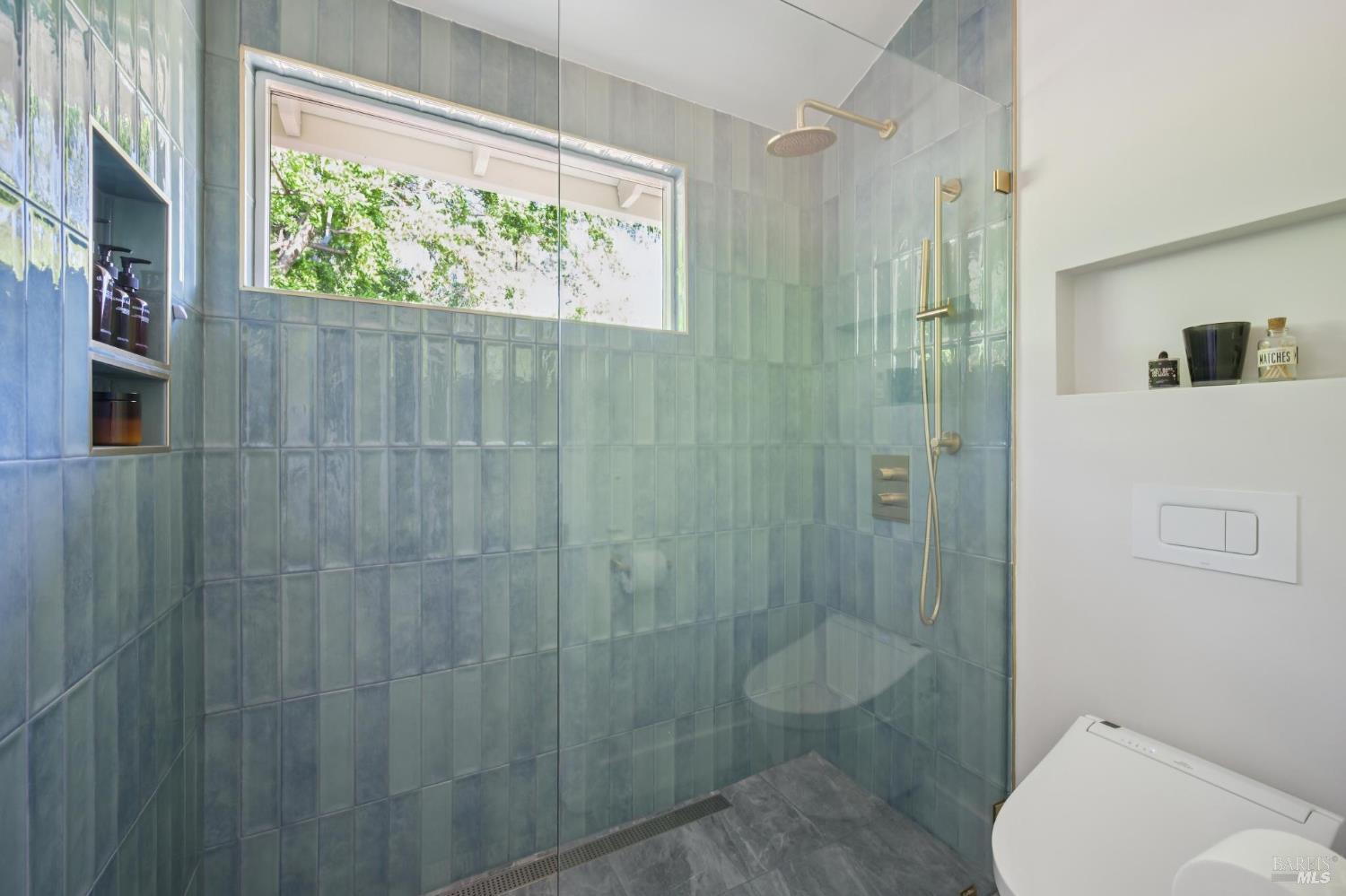 Detail Gallery Image 38 of 51 For 14 Mount Wittenburg Ct, San Rafael,  CA 94903 - 3 Beds | 2 Baths