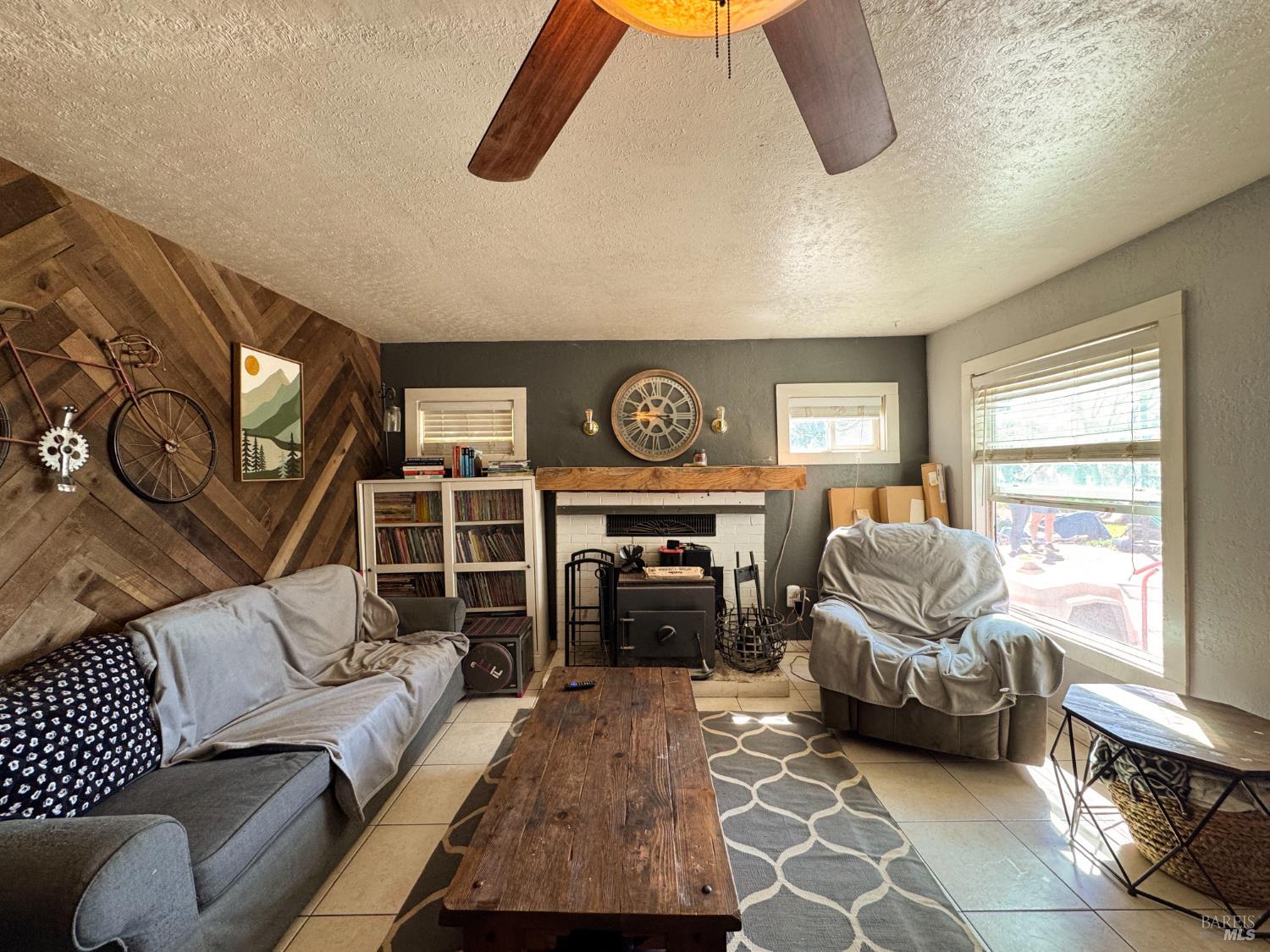 Detail Gallery Image 4 of 78 For 3981 Eastside Calpella Rd, Ukiah,  CA 95482 - 3 Beds | 1/1 Baths